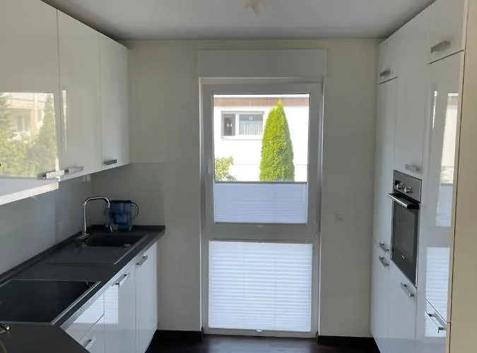 Villa Gemütliche Am Waldrand In *